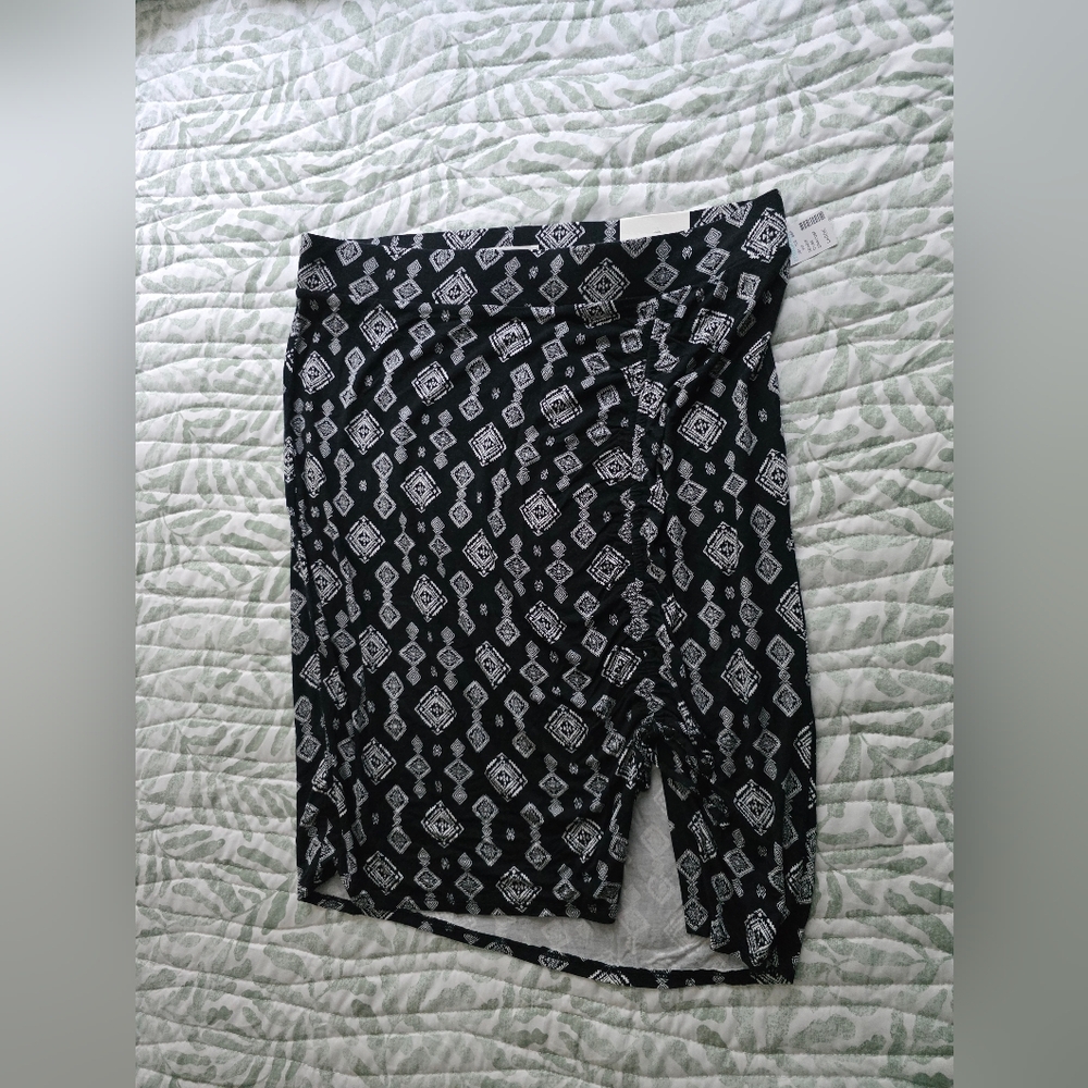 Brand New Maurices Black and White Patterned Skirt